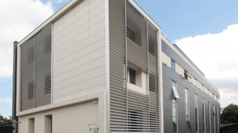 Facciate ventilate in gres porcellanato: guida tecnica